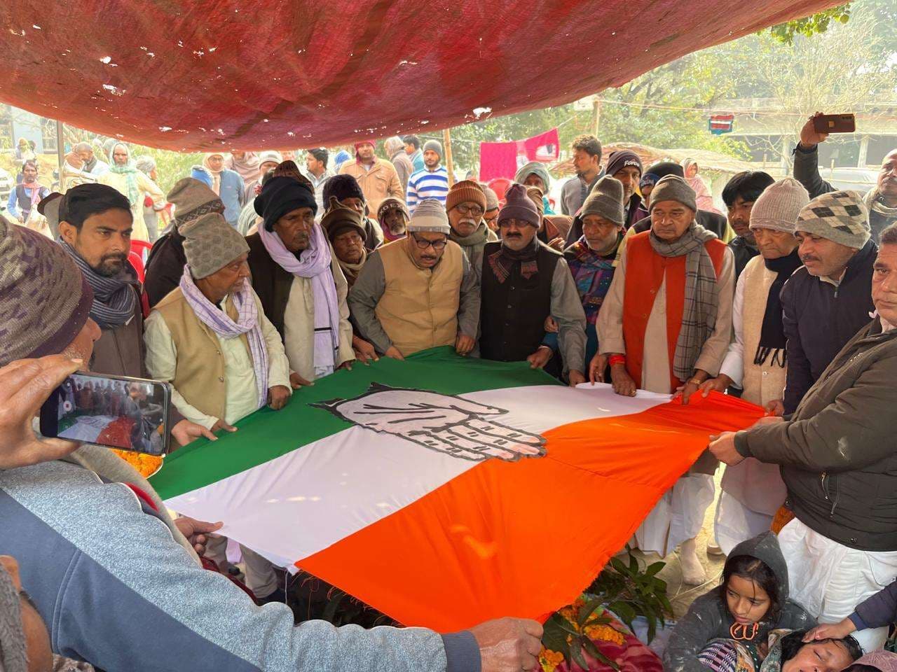 Samastipur News:पार्टी झंडा में लिपटा कर कांग्रेसियों ने दी श्रद्धांजलि