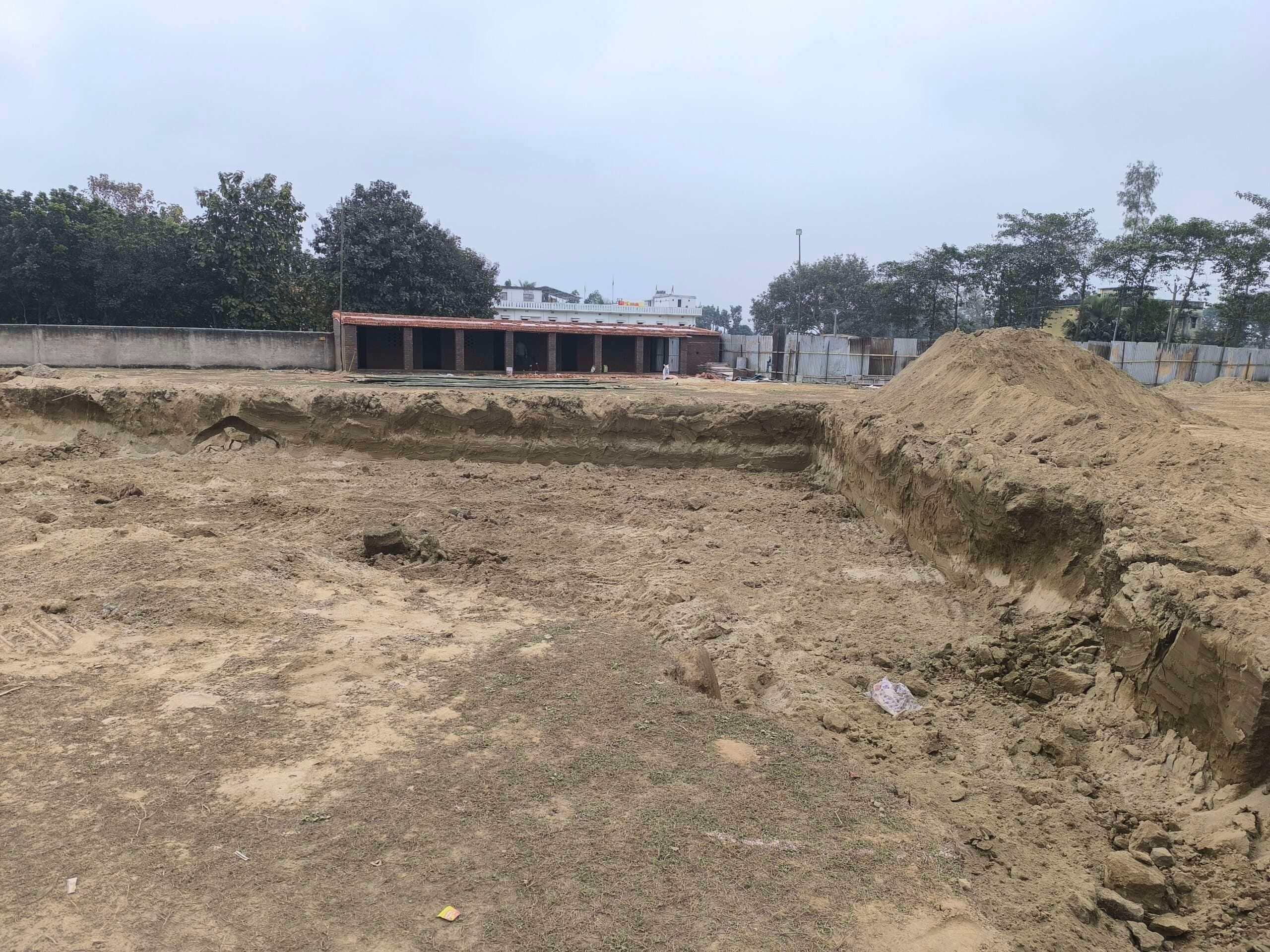 वर्ष की समाप्ति के साथ ही शुरू हुआ प्रखंड कार्यालय का भवन निर्माण