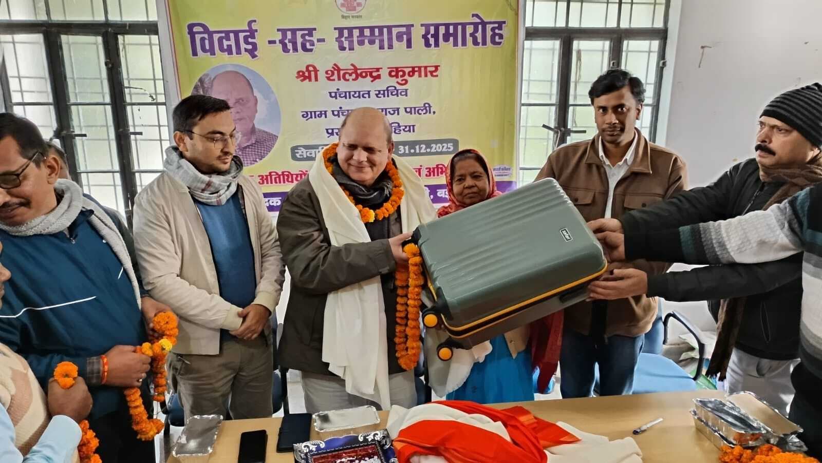 पंचायत सचिव शैलेंद्र को दी गयी भावभीनी विदाई