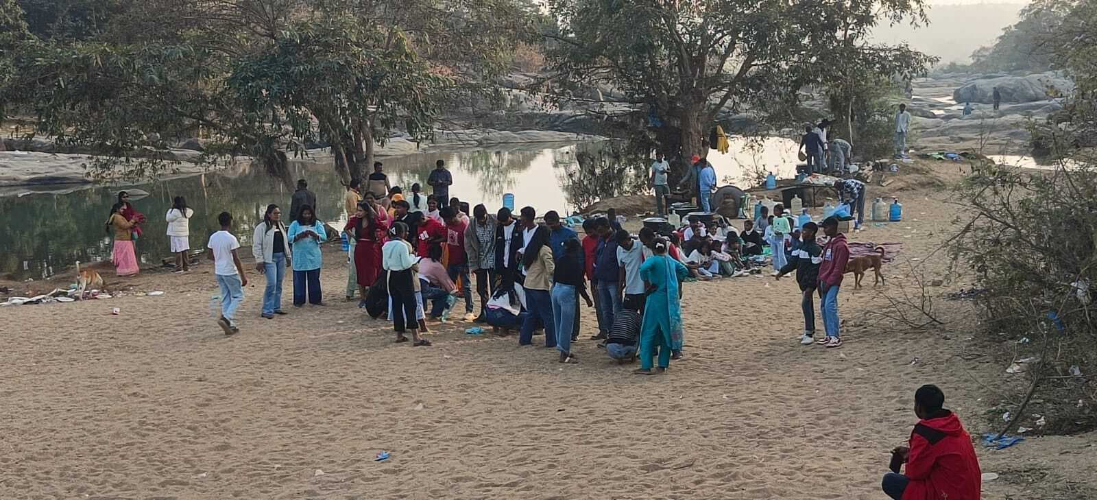 साल के आखिरी दिन पिकनिक स्पॉट में उमड़े सैलानी