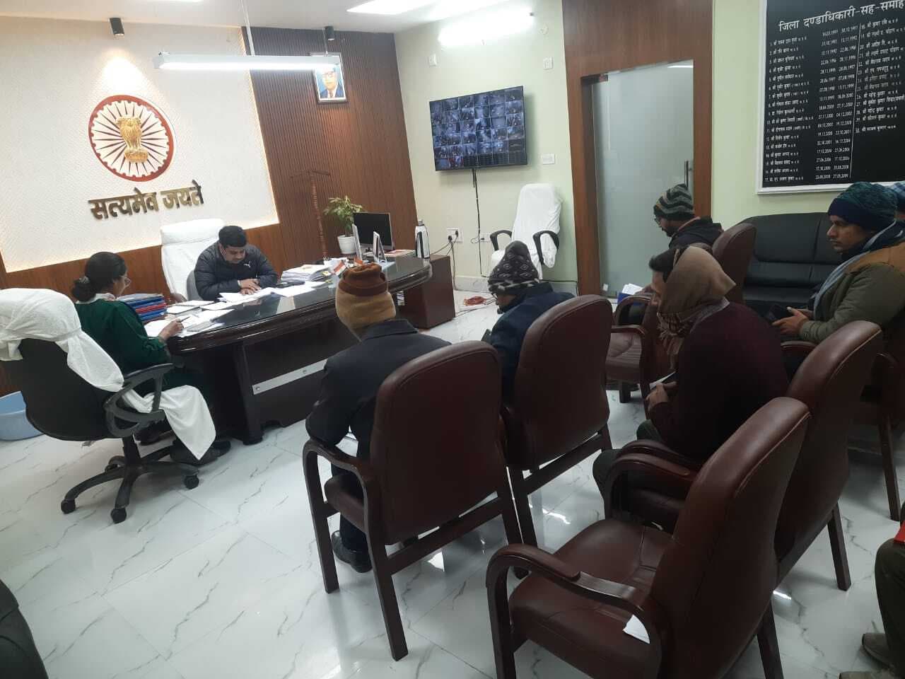 जिप योजनाओं में लापरवाही पर सख्त दिखे डीएम, अभियंताओं के वेतन रोकने सहित एजेंसियों पर कार्रवाई के दिये निर्देश