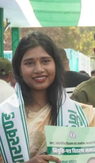 खलारी की रिया बाड़ा को सौंपा गया नियुक्ति पत्र