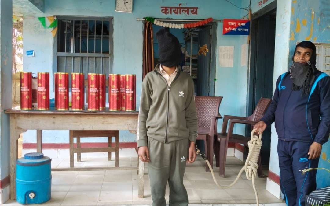 नौ लीटर विदेशी शराब के साथ तस्कर गिरफ्तार