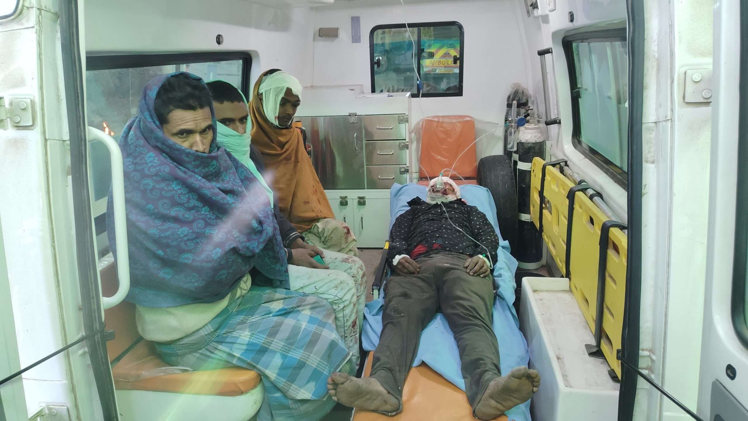 ऑटो पलटने से सात लोग जख्मी, इलाज के दौरान एक की मौत