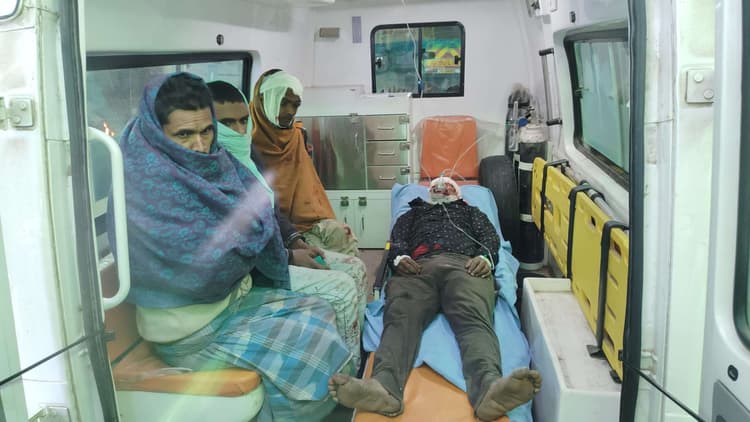 ऑटो पलटने से सात लोग जख्मी, इलाज के दौरान एक की मौत