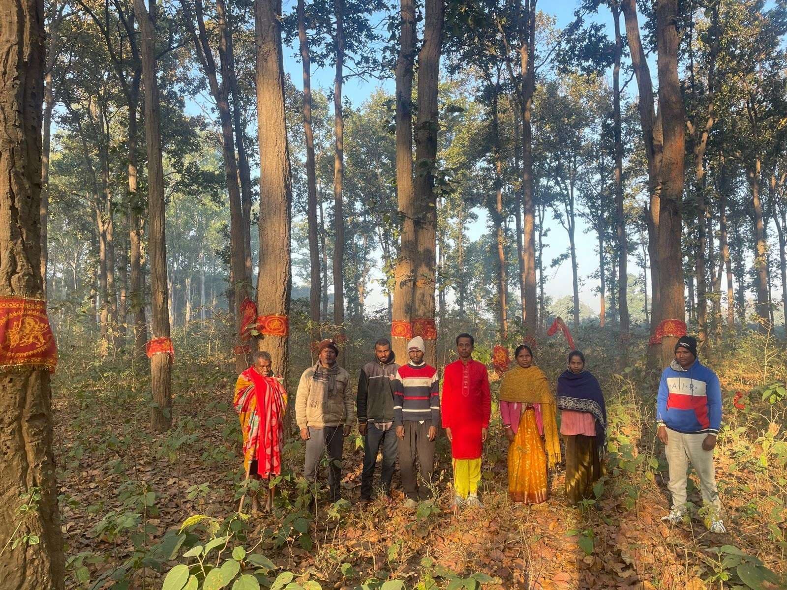 जंगल की सुरक्षा को लेकर ग्रामीणों ने रक्षा बंधन उत्सव मनाया