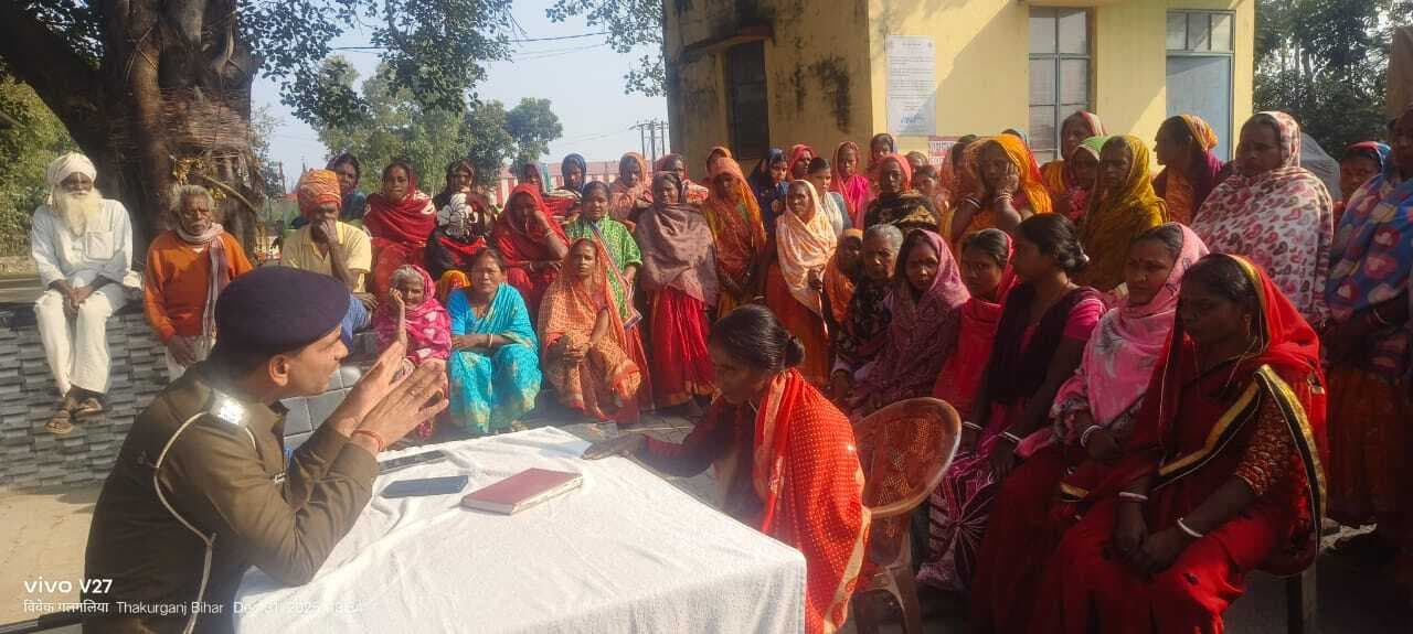 महिलाओं ने कुर्लीकोट थाने का किया घेराव, नारेबाजी