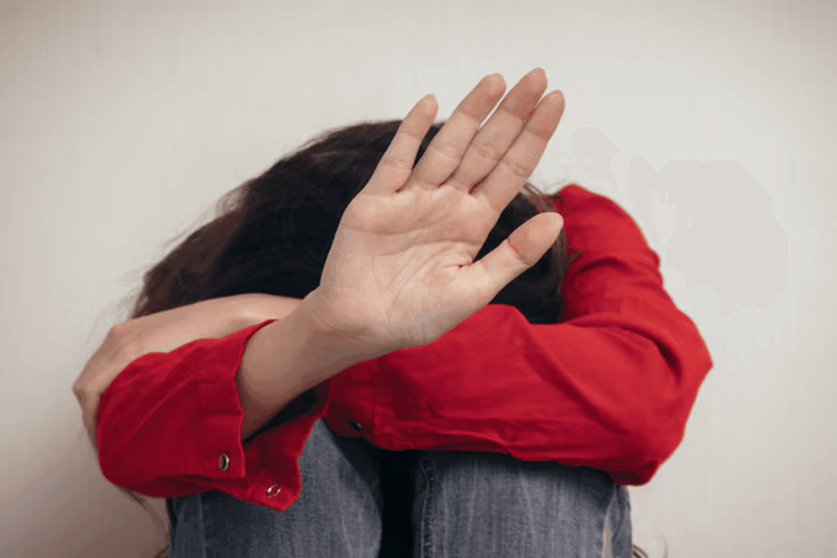 Garud Puran: गरुड़ पुराण में पत्नी को प्रताड़ित करने वाले को मिलती है ये भयंकर सजा