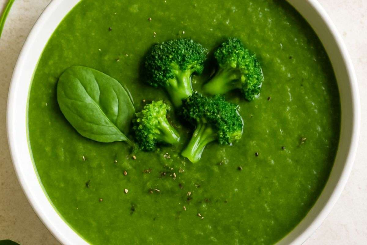 Winter Special Green Soup Recipe: सिर्फ 10 मिनट में बनाएं विंटर स्पेशल ग्रीन सूप, स्वाद भी कमाल, सेहत भी जबरदस्त