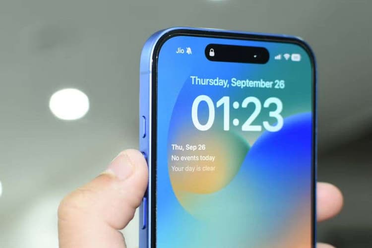 iPhone का Action Button बनेगा और भी काम का, एक टैप में यूज कर पाएंगे ChatGPT Voice Mode, जानें कैसे