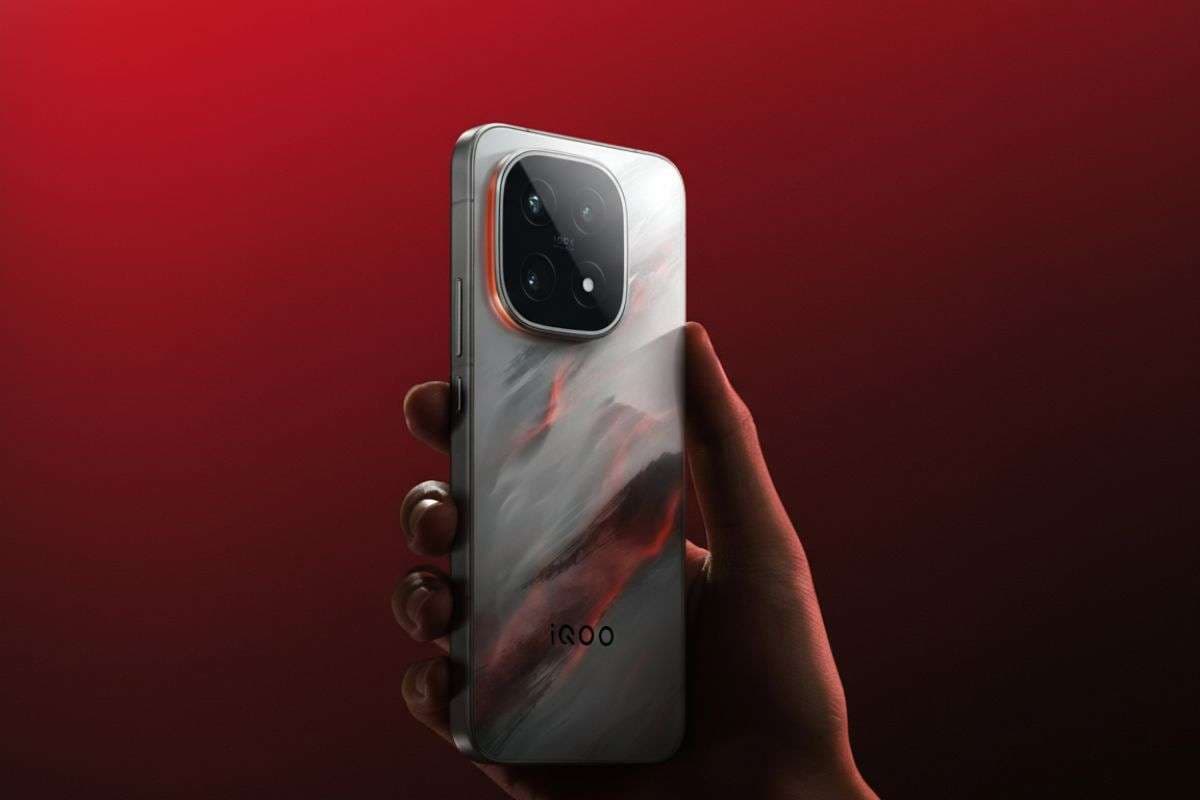 iQOO 15 Sale: 7000 रुपये बैंक डिस्काउंट के साथ शुरू हुई iQOO के नए फोन की बिक्री, कीमत रह गयी बस इतनी