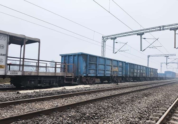 Indian Railways: औरंगाबाद में रेल हादसा, फेसर स्टेशन के पास पटरी से उतरी तीन बोगी