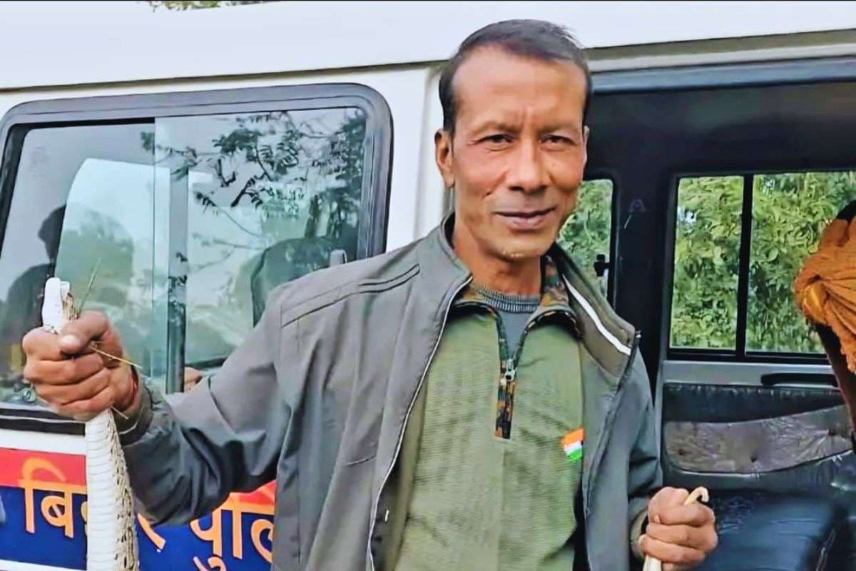 Bihar News: बिहार के खगड़िया में पकड़ा गया एशिया का सबसे जहरीला सांप, कई दिनों से दहशत में थे लोग