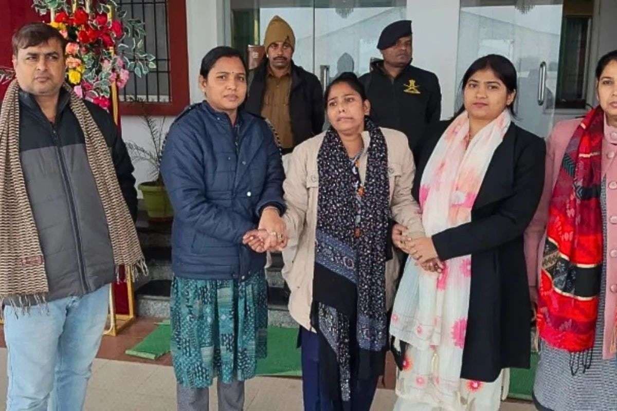 motihari crime news| Corrupt woman officer caught red-handed taking bribe in Motihari