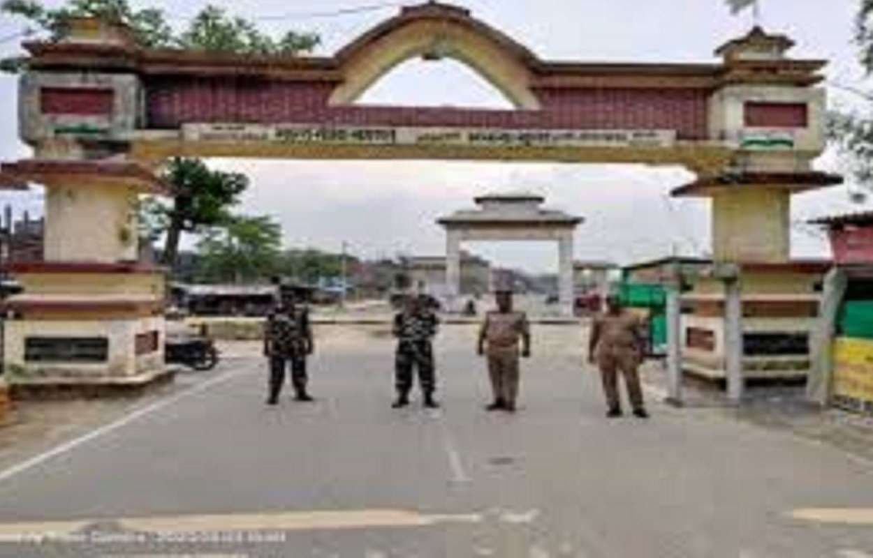 Bihar News: नेपाल बार्डर पर भारी हंगामा, चार चक्का वाहनों पर रोक से नाराज हैं लोग