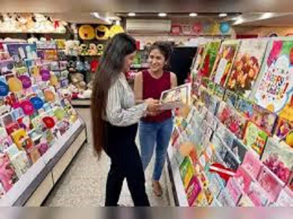 New Year 2026: अब उंगलियों तक सिमट गयी नये साल की बधाई, यादें बन गये ग्रीटिंग कार्ड्स