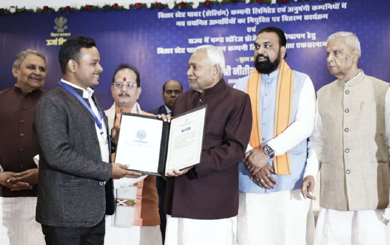 Nitish Kumar: मुख्यमंत्री ने बिजली नियंत्रण कक्ष का किया निरीक्षण, बांटे 2390 नियुक्ति पत्र