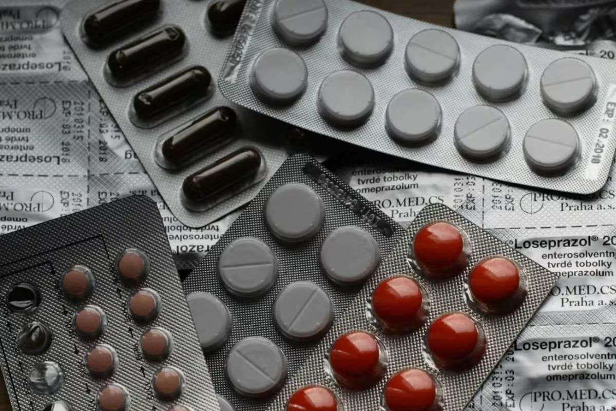 Painkiller Nimesulide: सरकार ने दर्द निवारक निमेसुलाइड युक्त दवा के निर्माण पर लगाई रोक, बिक्री पर भी बैन