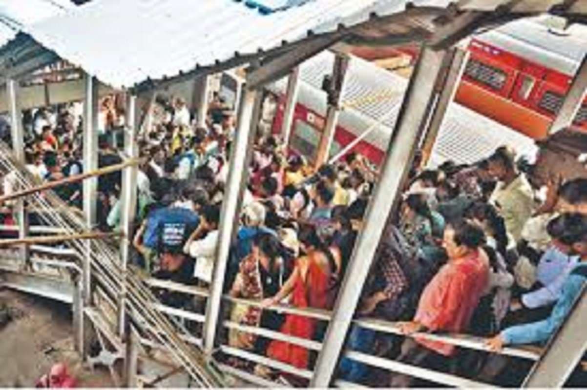 Bihar News: रेलवे के सारे दावे फेल, ट्रेनों में नहीं मिल रहे कंफर्म टिकट