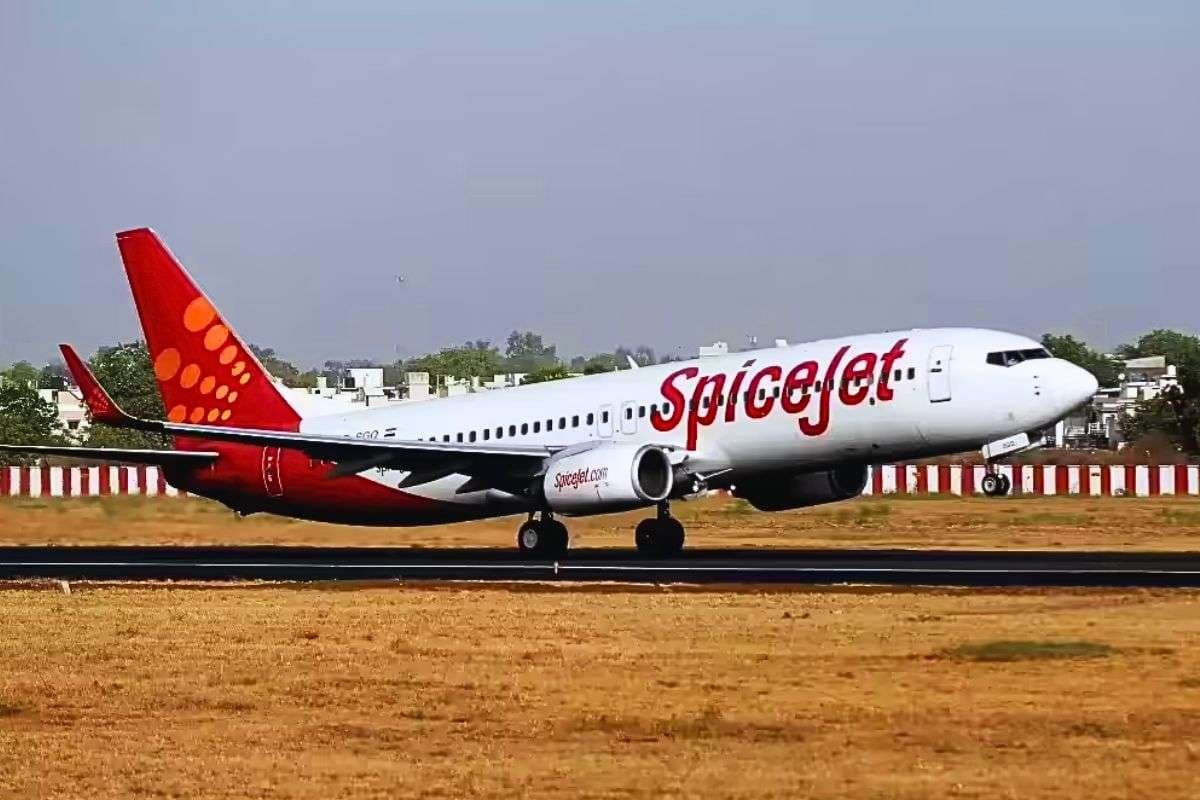 Flight Bomb Threats: दिल्ली-पटना फ्लाइट को बम से उड़ाने की धमकी, एयरपोर्ट पर मचा हड़कंप