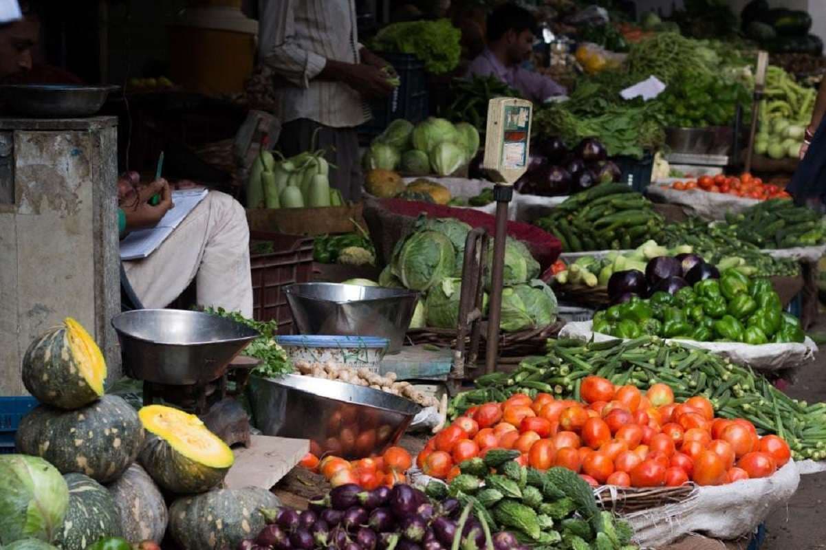 Bihar News: पटना में हरी सब्जियों ने तोड़ा कीमतों का रिकॉर्ड, चिकेन से महंगी बिक रही मेथी बथुआ