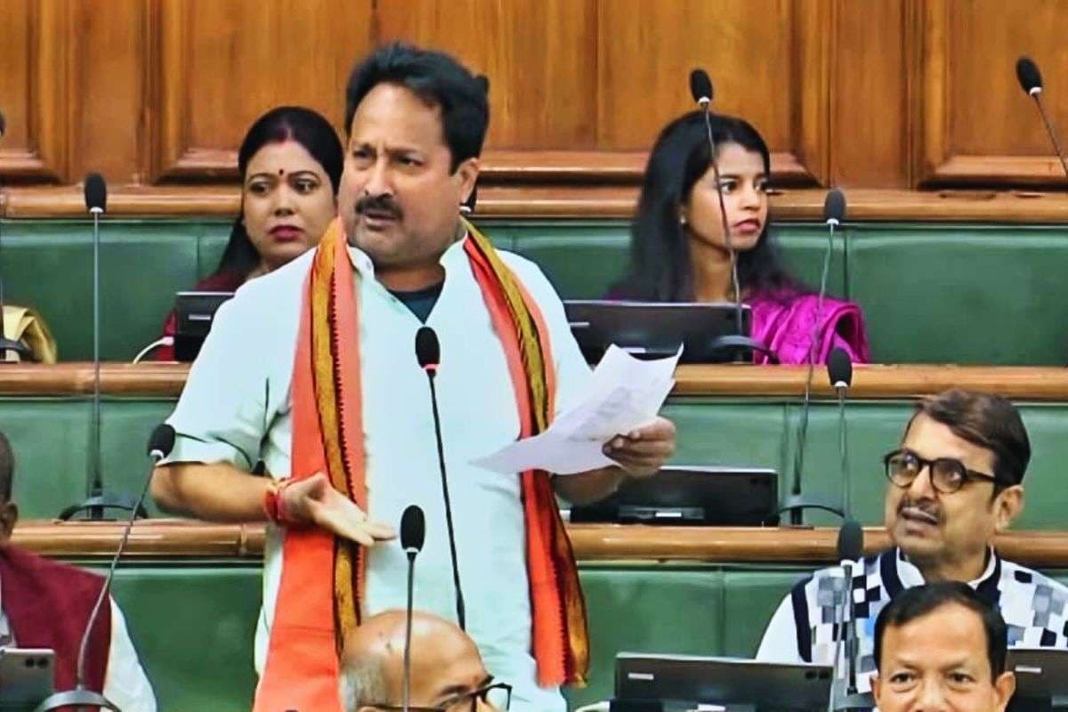 शपथ से पहले भोजपुरी कविता सुनाने लगे विनय बिहारी, प्रोटेम स्पीकर ने टोका तो बोले- भोजपुरी को दर्जा नहीं देना चाहते क्या?
