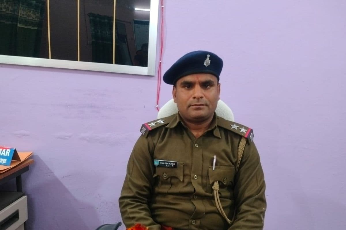 गुमला में पुलिस की वर्दी दागदार, ACB ने चैनपुर थानेदार को घूस लेते दबोचा, 2 दिन पहले ही लिया था चार्ज