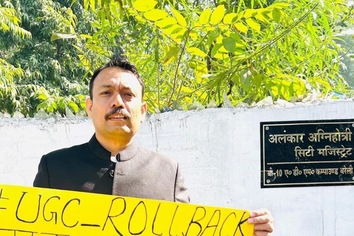 कौन हैं अग्निहोत्री जिसने UGC नियम में बदलाव और शंकराचार्य के अपमान पर दिया इस्तीफा, सियासी पारा चढ़ा