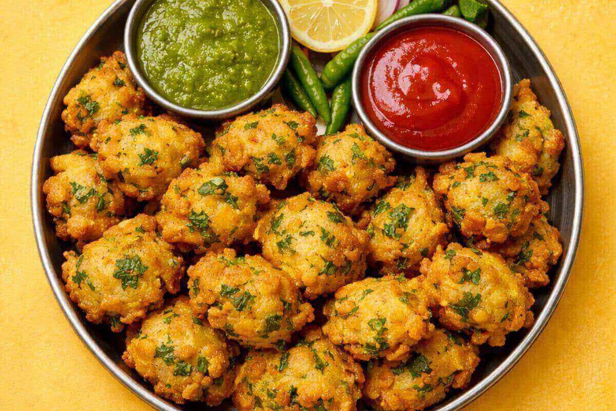 Aloo Methi Pakora: सर्दियों में मेहमानों के लिए तैयार करना है स्नैक्स, तो जरूर बनाएं आलू-मेथी के पकौड़े