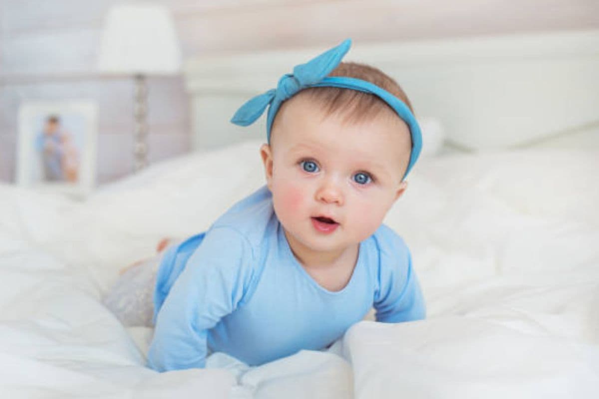 Baby Girl Names 2026: पुराने नामों को कहें बाय-बाय, अपनी बिटिया को दें दिल को छूने वाले लेटेस्ट नाम