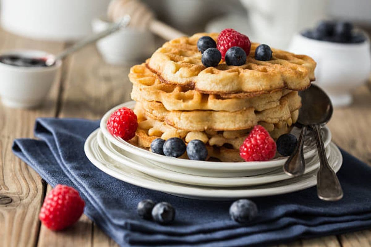 Bakery Style Waffle Recipe: घर पर ऐसे बनाएं बेकरी स्टाइल वॉफल्स, मांग-मांग कर खाएंगे बच्चे  