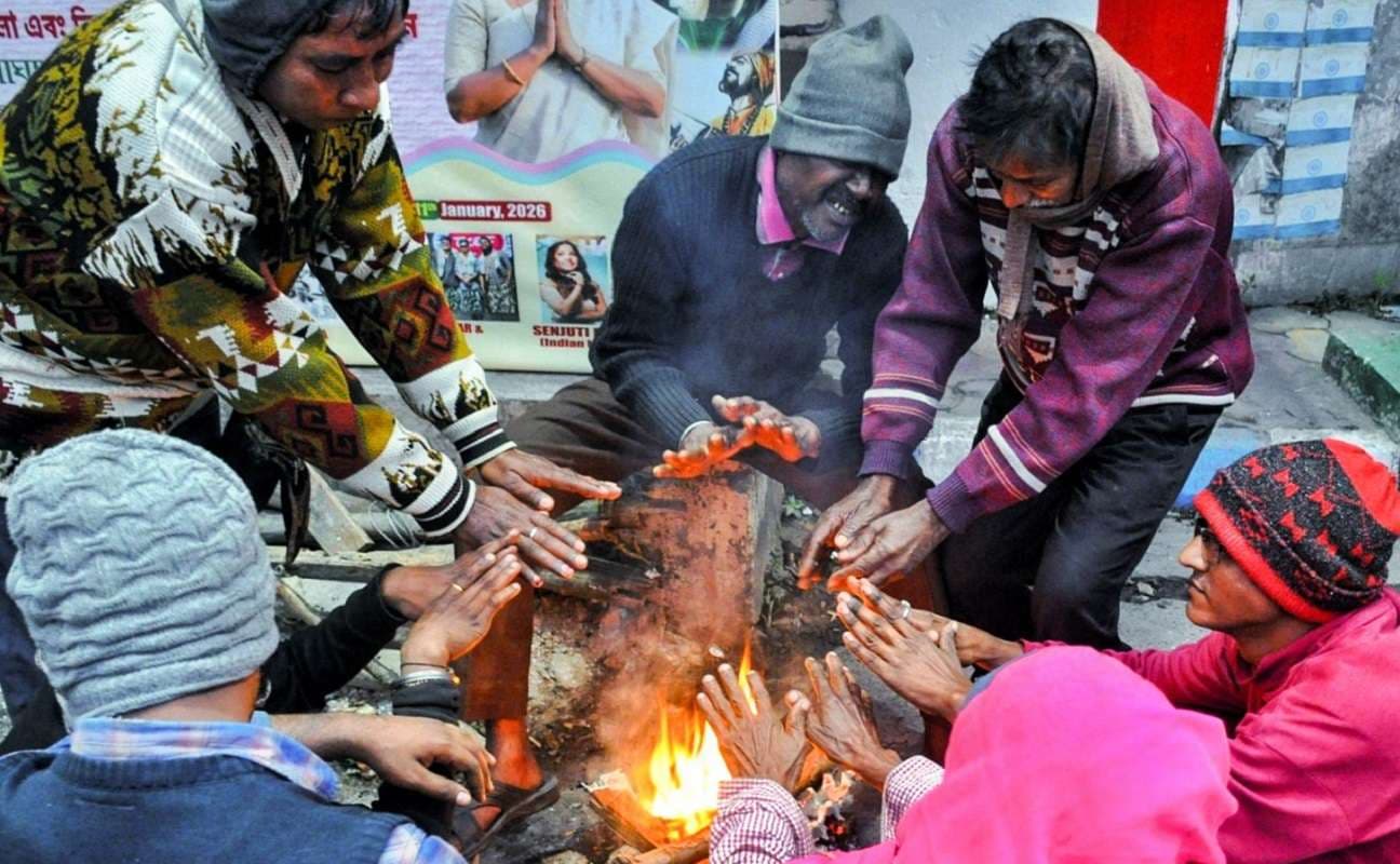 बंगाल को अभी ठंड से राहत नहीं, मकर संक्रांति तक बनी रहेगी शीत लहर बंगाल को अभी ठंड से राहत नहीं, मकर संक्रांति तक बनी रहेगी शीत लहर