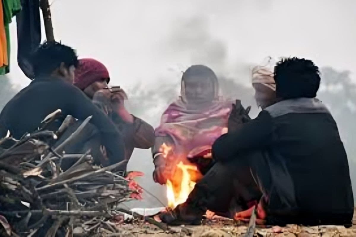 Bihar Ka Mausam : बिहार में 4 डिग्री लुढ़का पारा, बढ़ी कनकनी, IMD ने जारी किया 18 जिलों में कोहरे का येलो अलर्ट