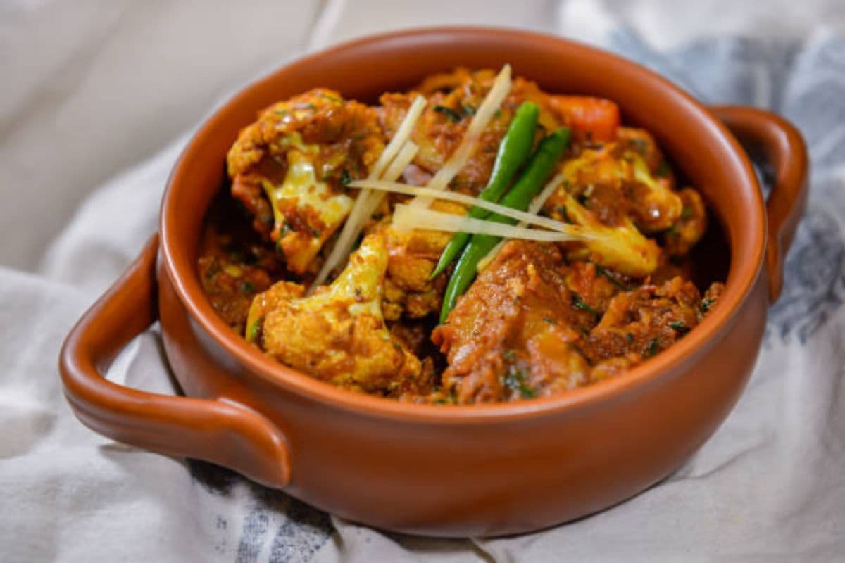 Bihari Style Aloo Gobhi Sabji: सबका दिल जीत लेगी बिहारी स्टाइल आलू गोभी की सब्जी, नोट कर लें सिंपल रेसिपी