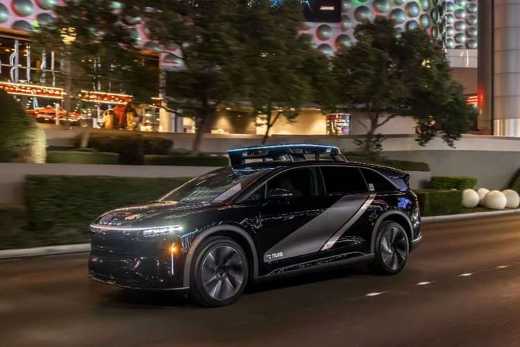 CES 2026 में Uber, Lucid और Nuro ने दिखाया फीचर-पैक्ड ड्राइवरलेस रोबोटैक्सी, 360 डिग्री सेंसर ने सबको चौंकाया
