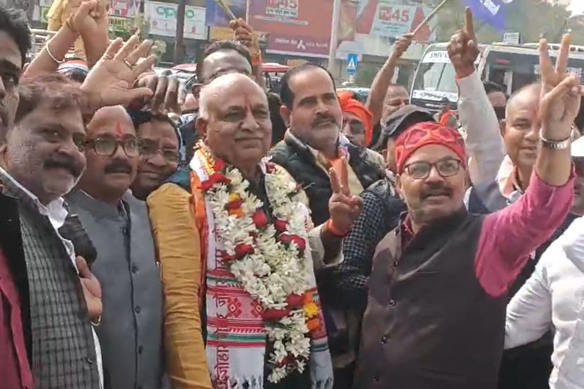Dhanbad: पूर्व मेयर चंद्रशेखर अग्रवाल ने किया नामांकन, समर्थकों के साथ निकाली रैली Dhanbad: पूर्व मेयर चंद्रशेखर अग्रवाल ने किया नामांकन, समर्थकों के साथ निकाली रैली