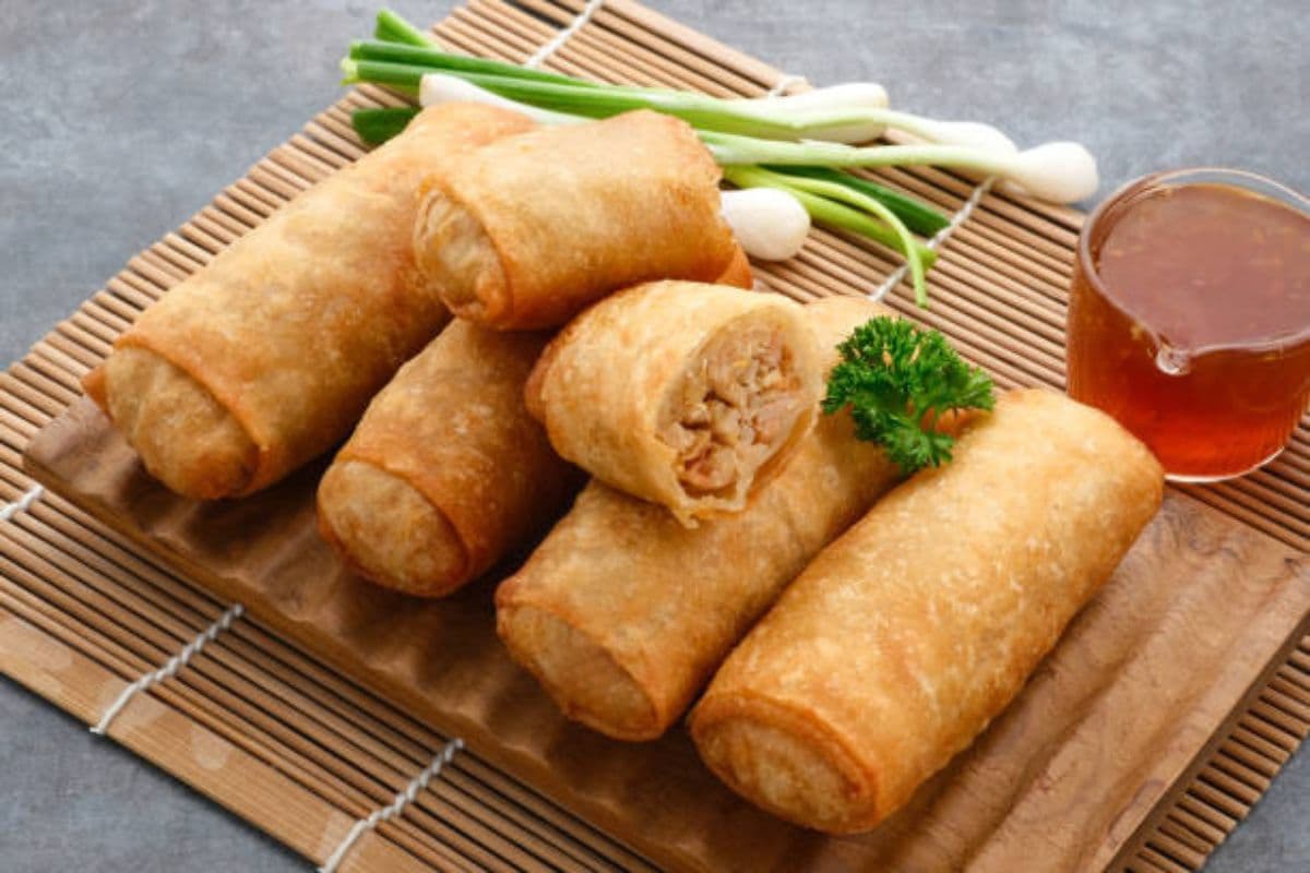 Chicken Spring Roll Easy Recipe: बाहर से क्रंची अंदर से सॉफ्ट चिकन स्प्रिंग रोल जरूर करें ट्राई, बहुत आसान है रेसिपी