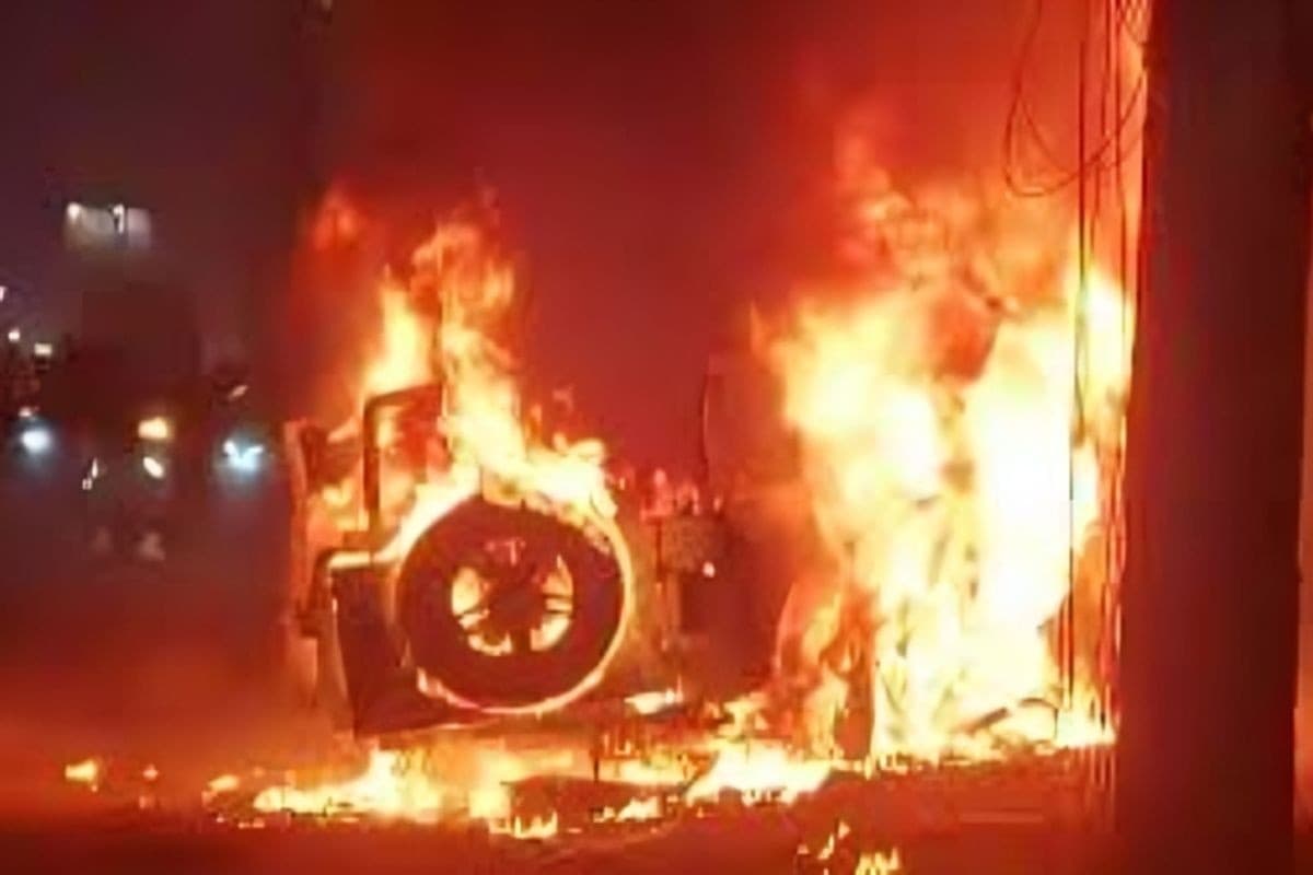 Danapur Thar Hit and Run: पटना में रफ्तार का कहर, नशे में धुत ड्राइवर ने कई को रौंदा, गुस्साई भीड़ ने बीच सड़क गाड़ी को फूंका!