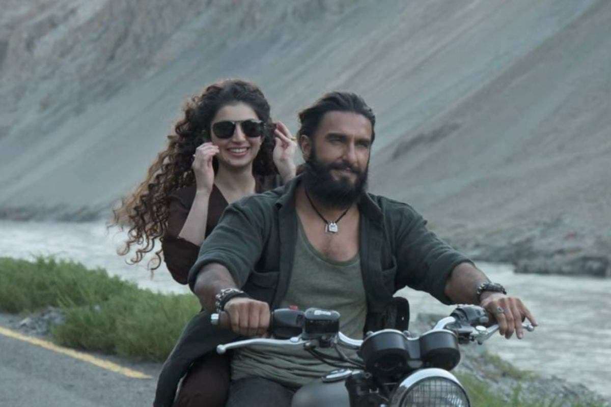 Dhurandhar Box Office Collection Day 40: नई फिल्मों को पछाड़ 40 दिन बाद भी बरकरार है 'धुरंधर' की कमाई, टोटल कलेक्शन देख उड़ जायेंगे होश