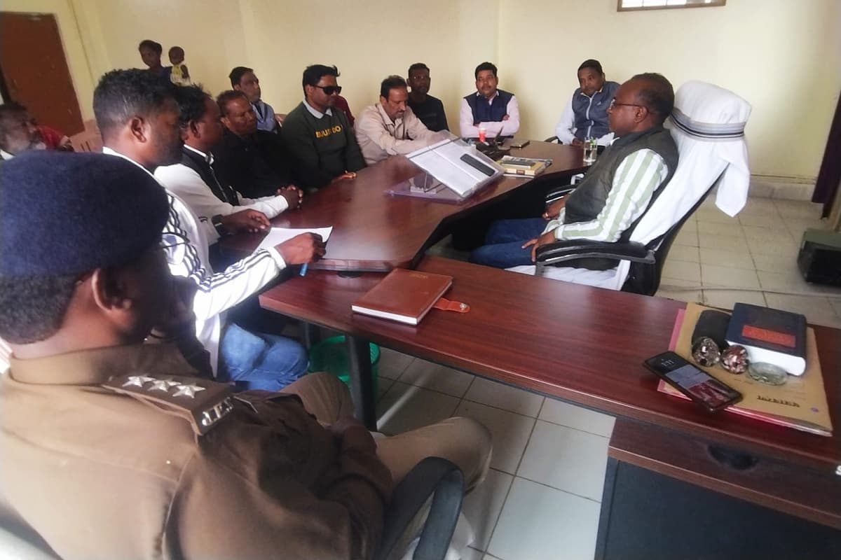 एसडीओ महेंद्र छोटन उरांव के हस्तक्षेप पर माने जगन्नाथपुर के आंदोलनकारी, बंद और मशाल जुलूस स्थगित