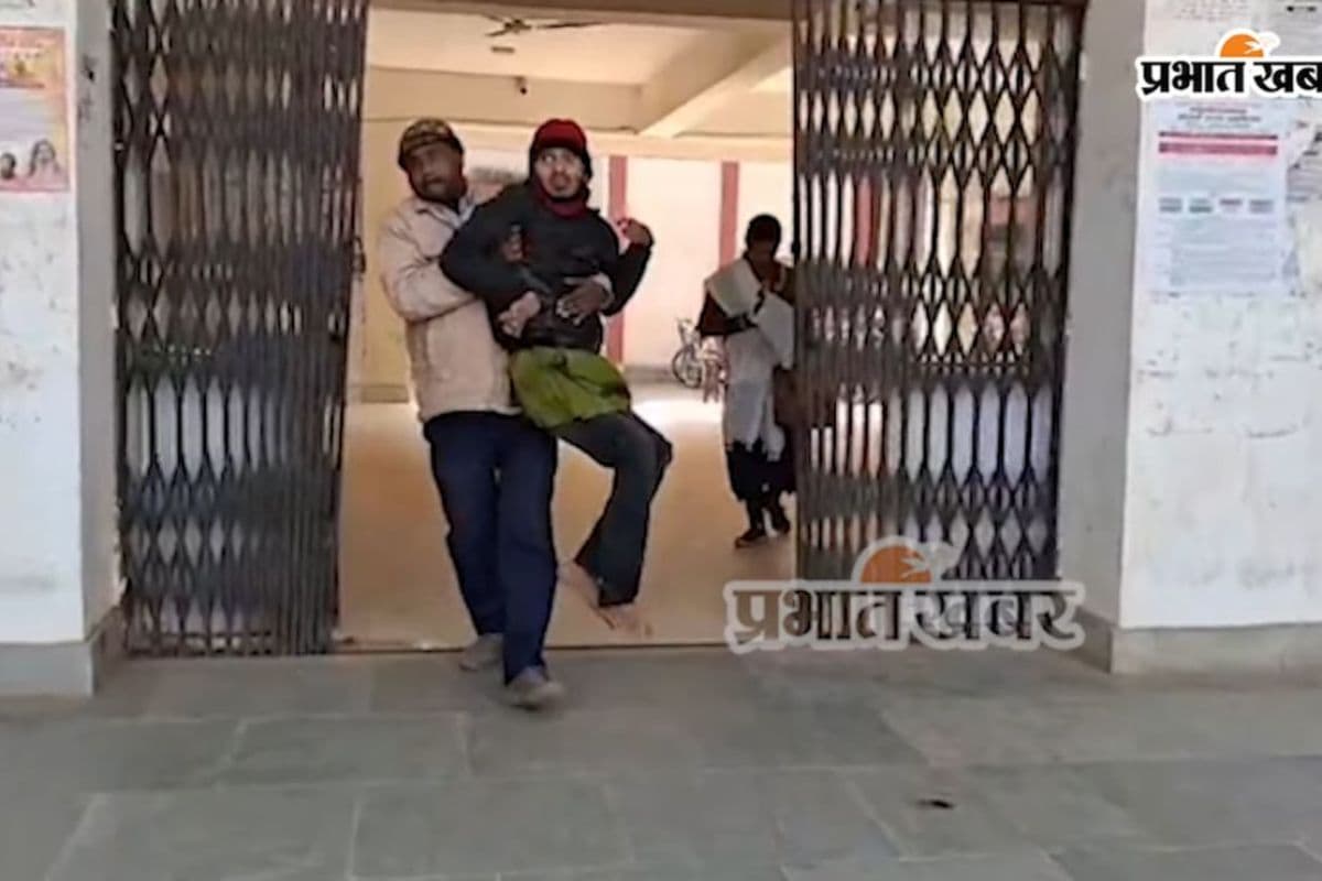 गोड्डा में दिव्यांग युवक को दफ्तर-दफ्तर दौड़ा रहे सरकारी बाबू, मंत्री दीपिका पांडेय ने लिया संज्ञान