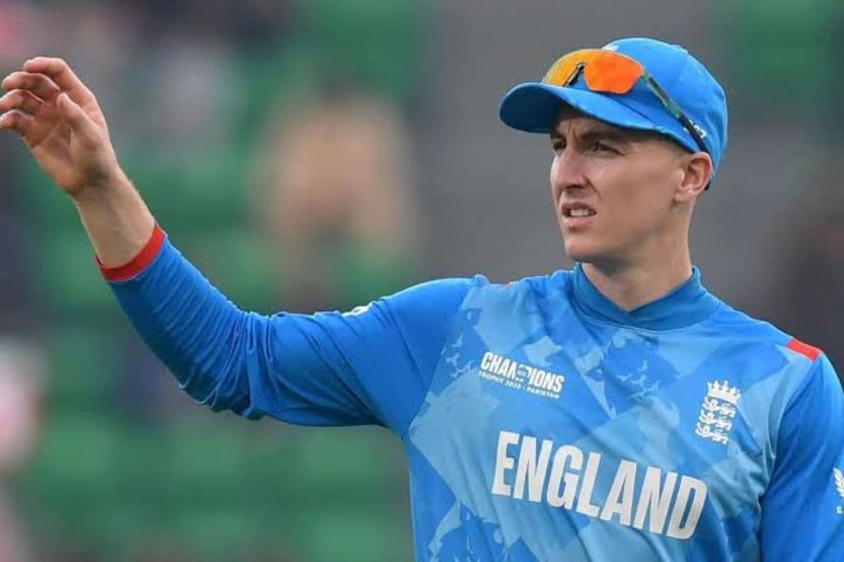 शराब के नशे में धुत बाउंसर से लड़ने वाले Harry Brook ने मांगी माफी, फिर भी ECB ने ठोका फाइन