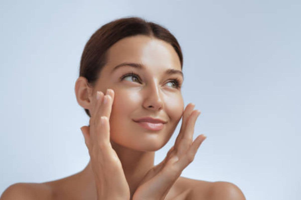 Home Remedies For Glowing Skin: इन घरेलू उपायों में छिपा है दमकती त्वचा का राज