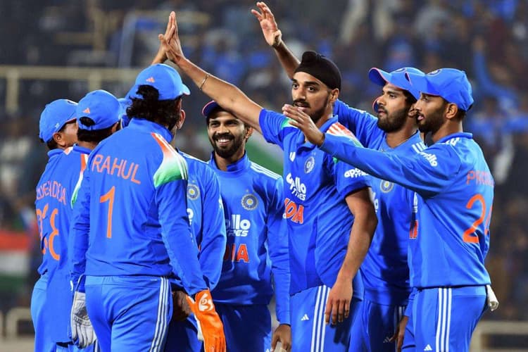 क्या BCCI शमी और गायकवाड़ समेत इन 5 खिलाड़ियों के साथ कर रहा नाइंसाफी! नहीं मिला वनडे में मौका