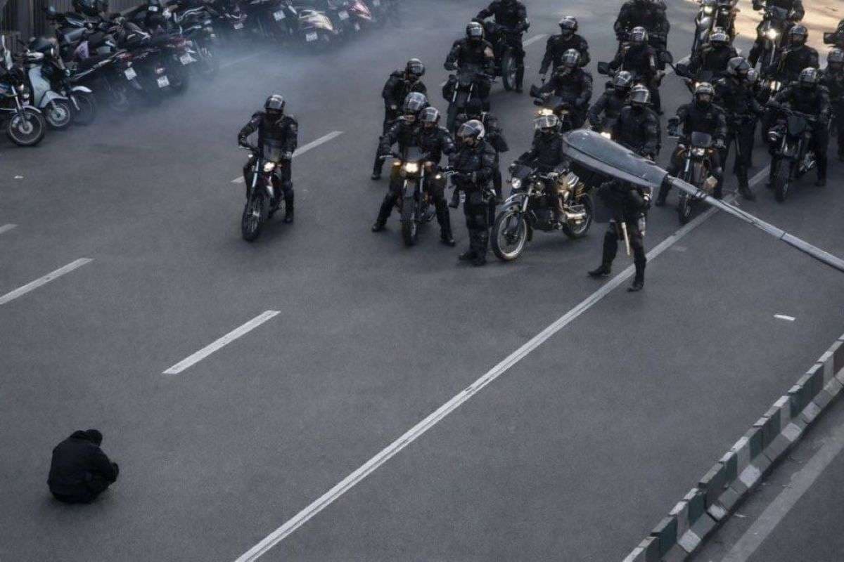 Iran a Revolutionary Guard Volunteer killed as Protests intensify over the economic crisis