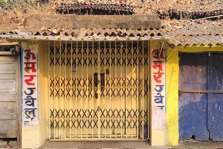 Jharkhand News: धनबाद के खरखरी बाजार में ज्वेलरी शॉप में सेंधमारी कर लाखों की चोरी, पुलिस जांच में जुटी