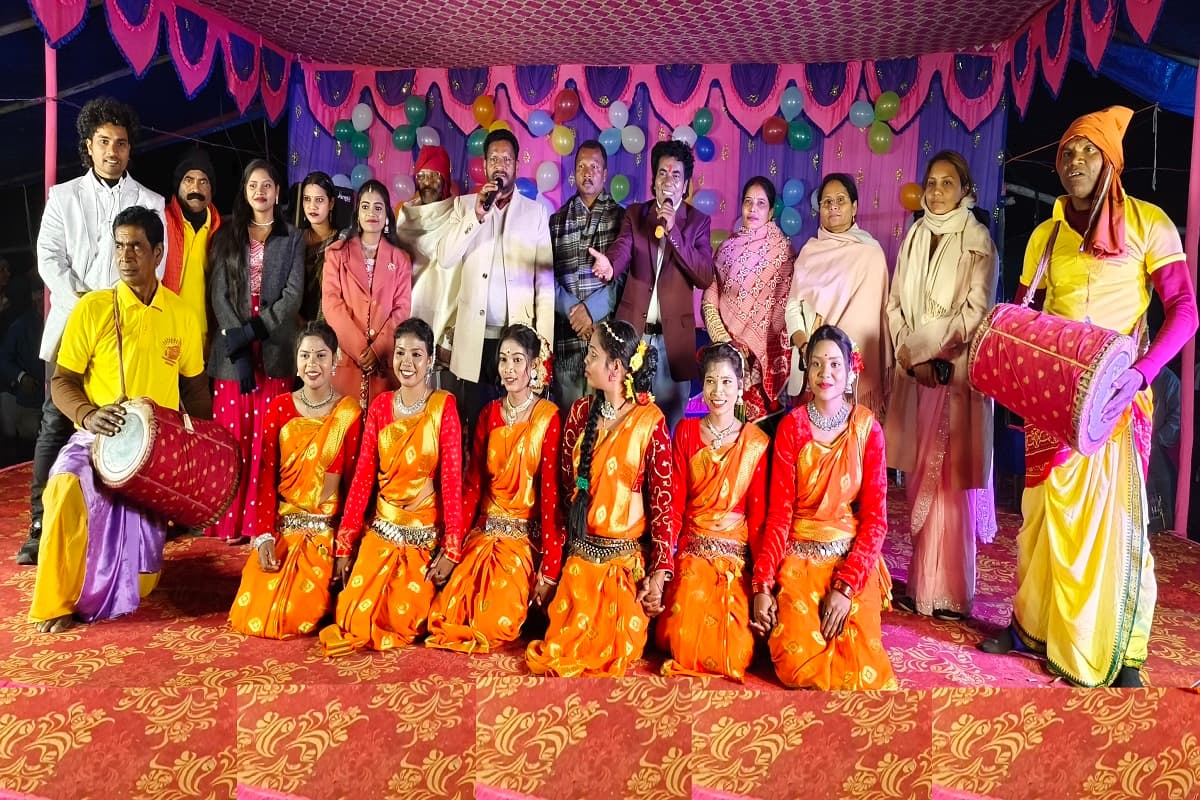 Kharsawan News: विधायक जी ने झूमर गाया, तो झूम उठे खरसावां के लोसोदिकी गांव के लोग