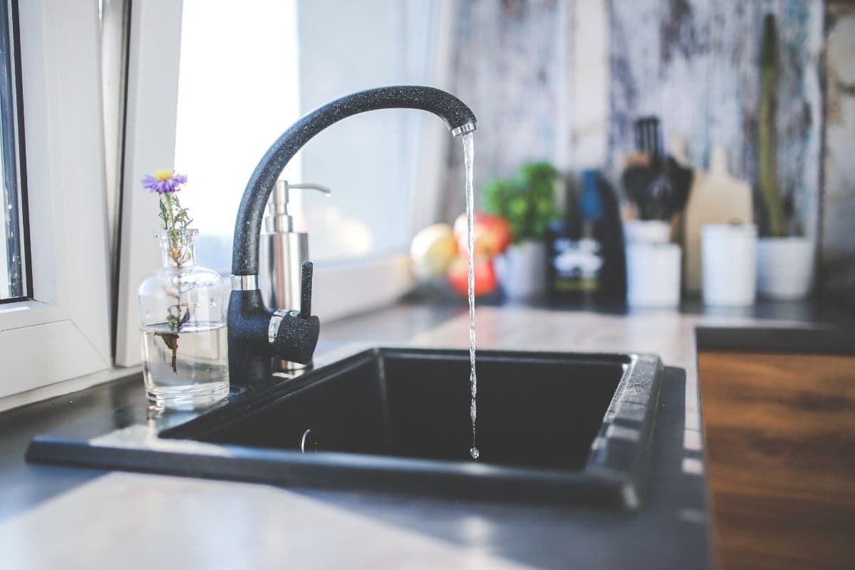 Kitchen Vastu Tips: किचन में रखी ये चीजें बन सकती हैं आपकी तरक्की में बाधा, आज ही हटा लें वरना बढ़ेगा कर्ज Kitchen Vastu Tips: किचन में रखी ये चीजें बन सकती हैं आपकी तरक्की में बाधा, आज ही हटा लें वरना बढ़ेगा कर्ज