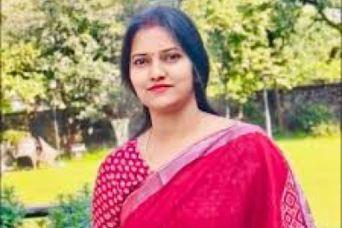 कोडरमा की राजनीति में बड़ा मोड़! हेमंत सोरेन के कार्यक्रम में शालिनी गुप्ता थामेंगी JMM का दामन कोडरमा की राजनीति में बड़ा मोड़! हेमंत सोरेन के कार्यक्रम में शालिनी गुप्ता थामेंगी JMM का दामन