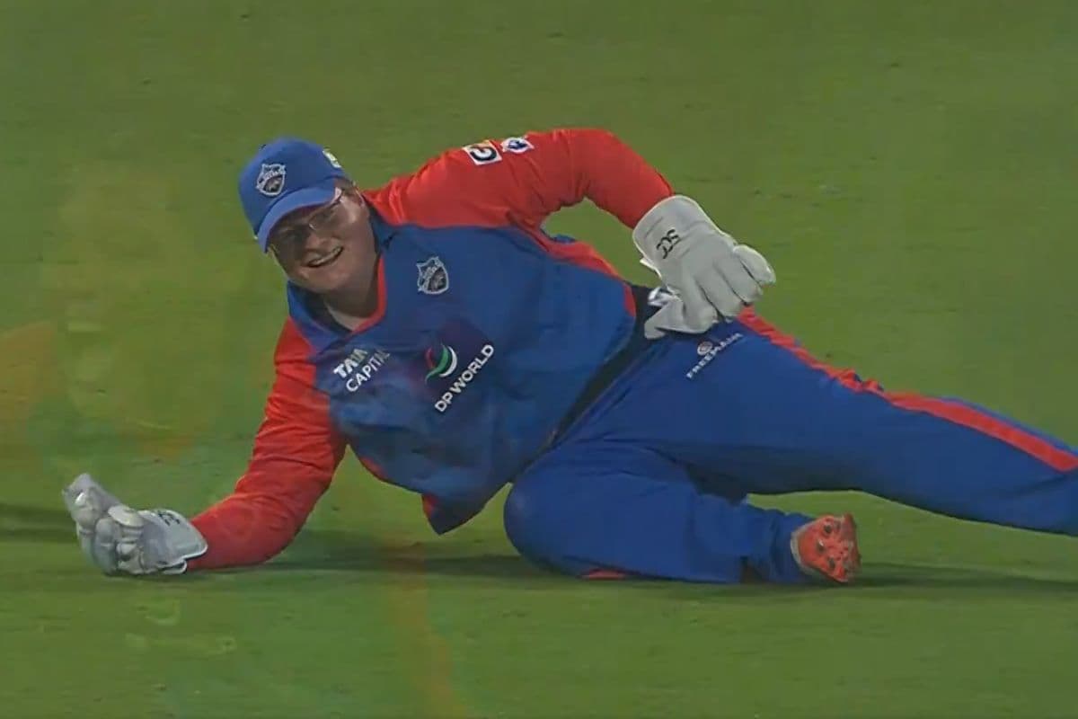 दिल्ली कैपिटल्स की विकेटकीपर Lizelle Lee ने लिया शानदार कैच.
